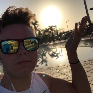 Meet your Posher, Ethan